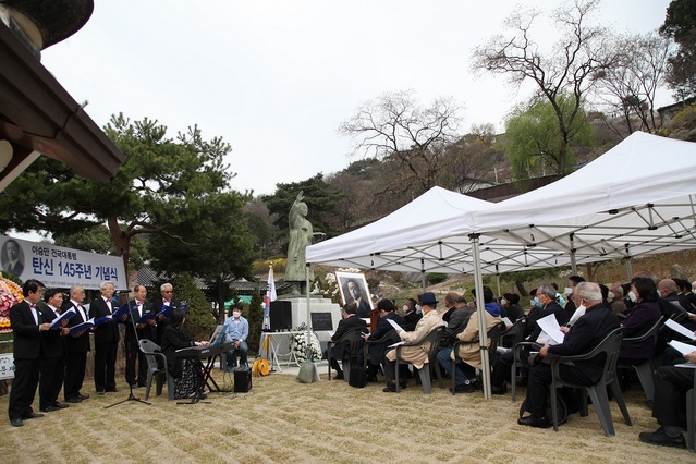 ▲ 2020년 3월 26일 오후 서울틀별시 종로구에 위치한 이승만 전 대통령의 사저 '이화당'에서는 '우남 이승만 건국 대통령 탄신 145주념 기념 예배'가 진행됐다. ⓒ이승만건국대통령기념사업회 제공