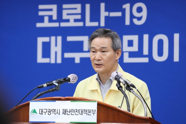 ▲ 채홍호 대구시 행정부시장은 28일 오전 대구시청에서 코로나19 브리핑을 하고 있다.ⓒ대구시