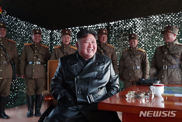 ▲ 북한 조선중앙TV는 22일 김정은 북한 국무위원장이 평북 선천 일대의 전술 유도무기 시범 사격 현장을 현지 지도했다고 보도했다. ⓒ뉴시스
