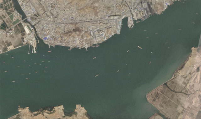 ▲ 3월 초순 북한 남포항 일대를 촬영한 위성사진. 예년과 달리 많은 배가 정박 중이다. ⓒ플래닛 랩스-VOA 관련보도 화면캡쳐.