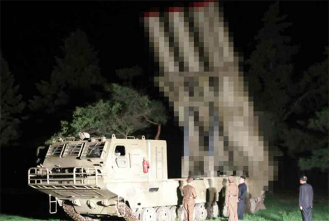 ▲ 북한이 지난해 8월 3일 공개한 대구경 조종방사포 발사 사진 가운데 한 장. ⓒ뉴시스. 무단전재 및 재배포 금지.