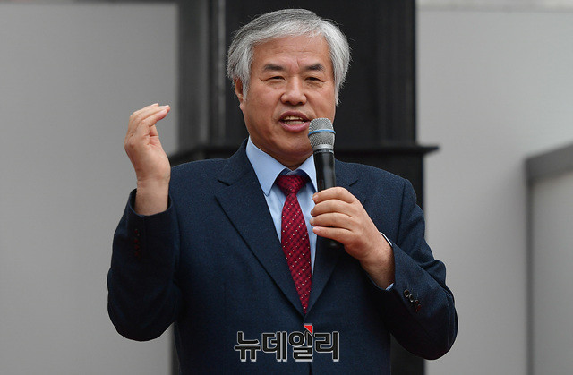 ▲ 광화문 집회 등에서 특정 정당에 대한 지지를 호소한 혐의(공직선거법 위반)로 구속기소된 전광훈(사진) 한국기독교총연합회 대표회장의 보석 심문이 1일 진행됐다. ⓒ뉴데일리 DB