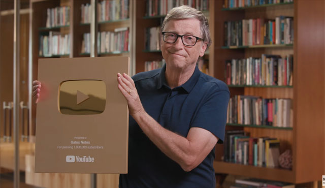 ▲ 마이크로소프트 설립자 빌 게이츠가 자신의 유튜브 채널 구독자가 100만명을 넘었다며 감사하는 모습. ⓒ빌 게이츠 채널 영상캡쳐.
