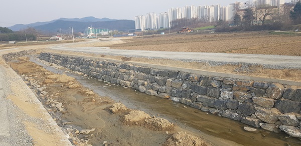▲ 공사가 진행중인 주중천의 모습.ⓒ청주시