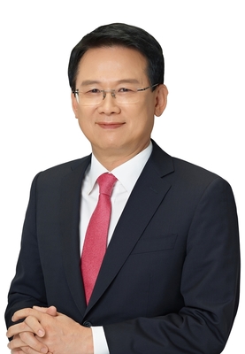 ▲ 윤두현 후보는 코로나19 최일선에서 주민들의 건강을 돌보다 유명을 달리한 故허영구 원장의 숭고한 희생정신에 존경의 마음을 담아 애도의 뜻을 표했다.ⓒ윤 후보 측