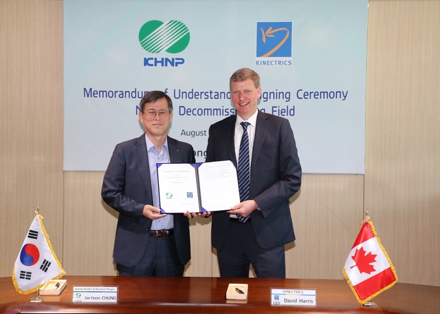 ▲ 2019년 8월 정재훈 한수원 사장과 David Harris Kinectrics社 사장의 원전 해체협력 MOU 체결 모습 ⓒ한수원 제공