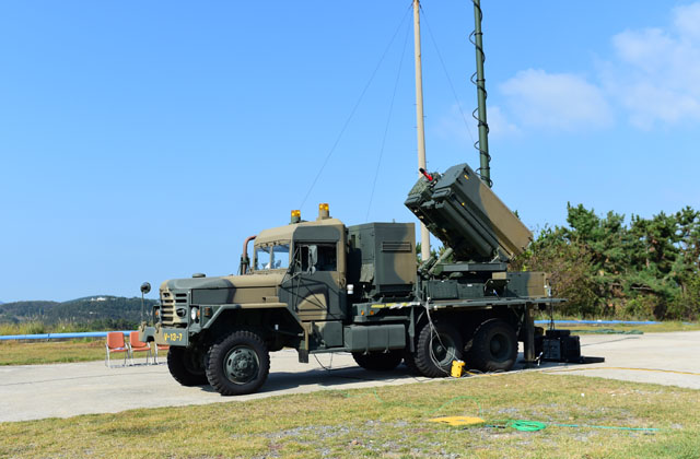 ▲ 한국이 독자적으로 개발한 70mm 유도로켓 '비궁'은 향후 세계시장에서 미국제 'APKWS'와 경쟁할 가능성이 높다. ⓒ방위사업청 제공.