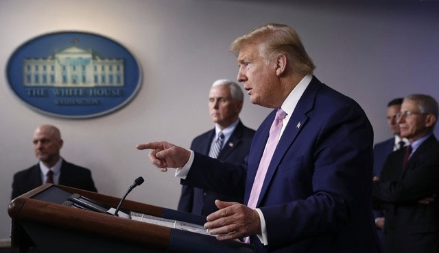 ▲ 백악관 우한코로나 태스크포스 브리핑에서 기자들의 질문을 받는 도널드 트럼프 대통령. ⓒ뉴시스 AP. 무단전재 및 재배포 금지.