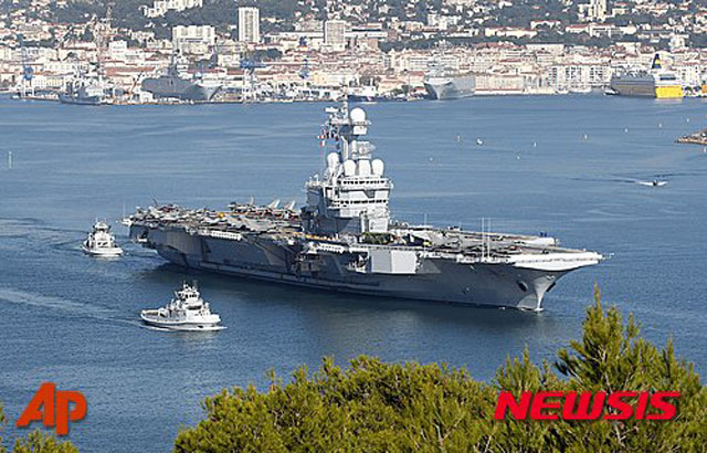 ▲ 프랑스 핵추진 항공모함 '샤를 드 골'함. ⓒ뉴시스 AP. 무단전재 및 재배포 금지.