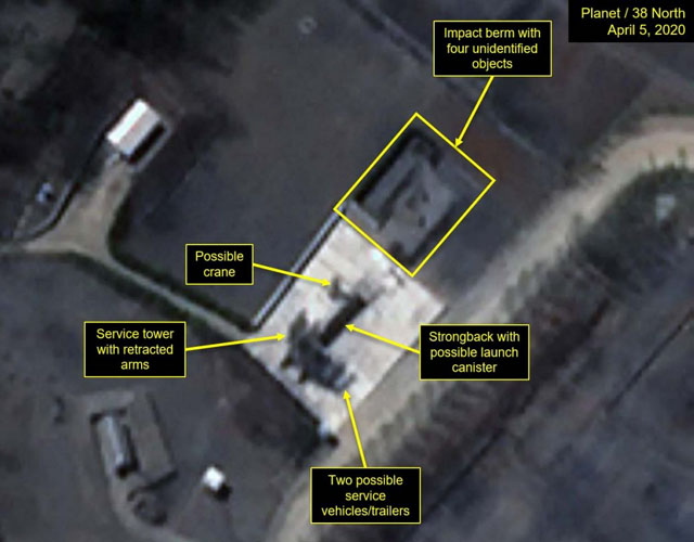 ▲ 북한이 신포항에서 모형미사일 사출실험을 한 것으로 보인다. ⓒ미국 38노스 화면캡쳐.