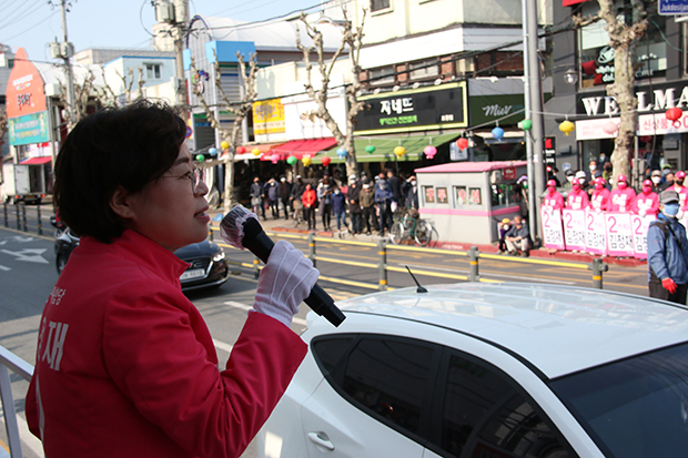 ▲ 김정재 후보는 9일 죽도시장에서 집중 유세를 가졌다.ⓒ김정재 후보 측
