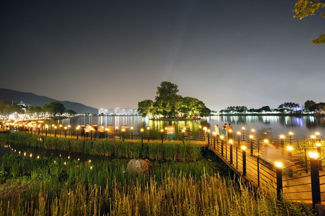 ▲ 한국관광공사‘야간관광 100선’에 선정된 수성못 야경.ⓒ대구시