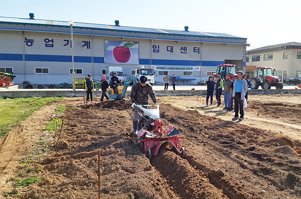 ▲ 청송군은 농기계임대료 50%감면정책을 연말까지 연장하기로 했다.ⓒ청송군