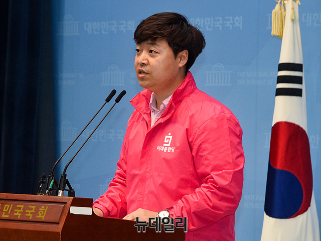 ▲ 정원석 미래통합당 선대위 상근대변인이 3월 23일 오전 국회 소통관 기자회견장에서 'N번방 용의자' 신상공개 관련 기자회견을 갖고 있다. ⓒ박성원 기자