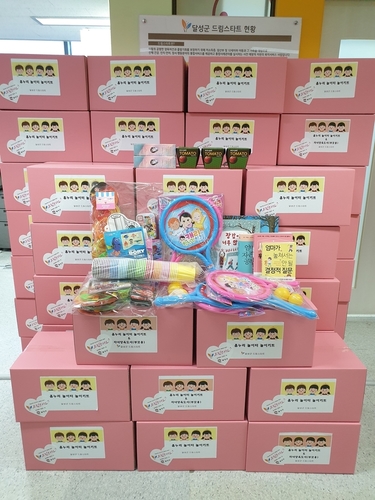 ▲ 달성군 드림스타트에서는 코로나19의 지역확산으로 인한 보육시설의 장기휴원으로 가정양육에 어려움을 겪고 있는 미취학 사례관리아동을 대상으로 ‘홈누리놀이터’ 프로그램을 운영한다.ⓒ달성군