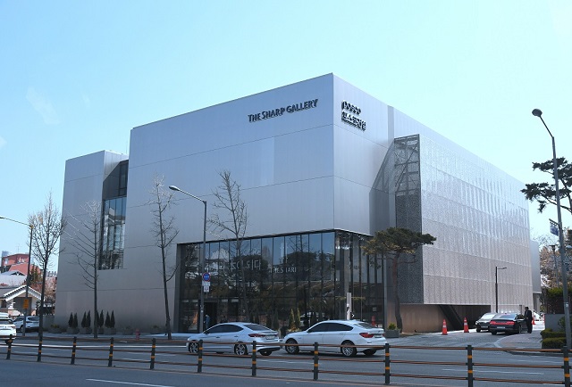 ▲ 서울 강남구 신사동 633-3번지 '더샵갤러리' 외부모습.ⓒ포스코건설