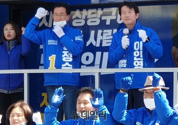 ▲ 더불어민주당 이인영 원내대표가 13일 충북 청주시 상당구 석교동 육거리시장에서 정정순 후보 지원 유세를 펴고 있다.ⓒ박근주 기자