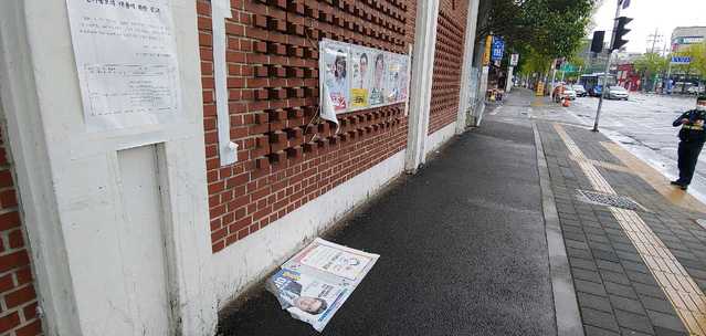 ▲ 대구에서 더불어민주당 국회의원 후보의 선거벽보가 이틀 연속으로 훼손되는 사건이 빚어졌다.ⓒ이 후보 측