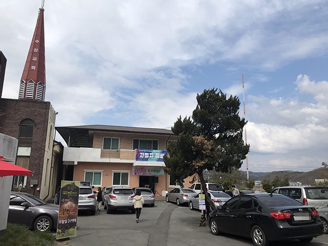 ▲ 안동수상교회는 신도 간 접촉을 줄이기 위해 자동차 예배(Drive-in Worship Service)를 했다.ⓒ안동시