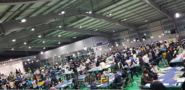 ▲ 포항북구 선거구의 개표가 진행중인 포항한마음체육관.ⓒ뉴데일리 박진호 기자