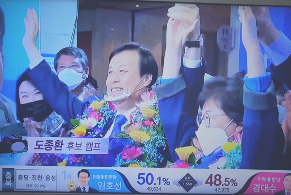 ▲ 충북 청주 흥덕구 민주당 도종환 당선자.ⓒHCN충북방송 화면 캡처