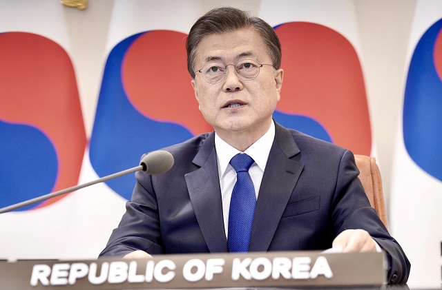 ▲ 문재인 대통령이 14일 오후 청와대 본관 집무실에서 코로나19 공동 대응을 위한 ‘아세안+3 특별 화상 정상회의’에서 발언하고 있다. ⓒ뉴시스
