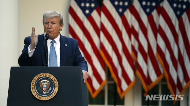 ▲ 도널드 트럼프 미국 대통령은 15일(현지시각) 새로 감염되는 사례가 정점을 지났다며 경제활동 재개를 추진하겠다는 뜻을 밝혔다. ⓒ뉴시스
