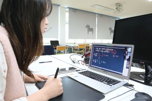 ▲ 전국 초등학교 4~6학년과 중·고교 1~2학년이 16일 2차 온라인 개학에 돌입한 가운데, 교육당국이 제공한 원격교육 플랫폼들에서 접속 지연 현상이 나타나 학생들과 학부모들의 불만이 속출했다. ⓒ경남교육청 제공