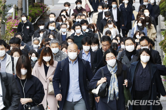▲ 마스크를 착용하고 출근하는 도쿄 시민들의 모습 ⓒ뉴시스