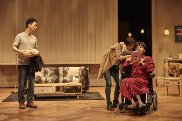 ▲ 지난해 연극 '킬 미 나우'에서 열연한 배우 장현성의 공연 모습.ⓒ연극열전