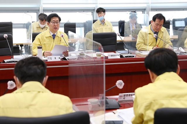 ▲ 20일 도청에서 열린 충남도 실국원장회의에서 양승조 충남도지사가 모두 발언을 하고 있다.ⓒ충남도