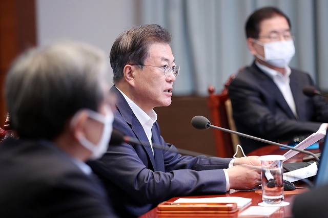 ▲ 문재인 대통령이 20일 청와대 여민관에서 열린 수석·보좌관회의에 참석해 발언하고 있다. ⓒ뉴시스