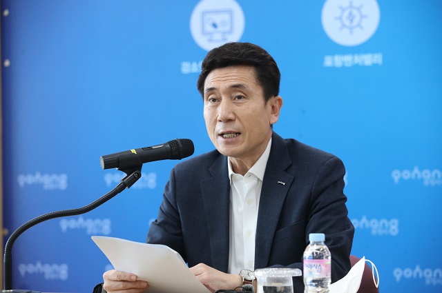 ▲ 이강덕 시장은 코로나19 사태 이후 사회·경제구조의 변화에 적극적이고 선도적인 시정 추진을 위한 ‘포스트 코로나’ 대응전략을 발표했다.ⓒ포항시