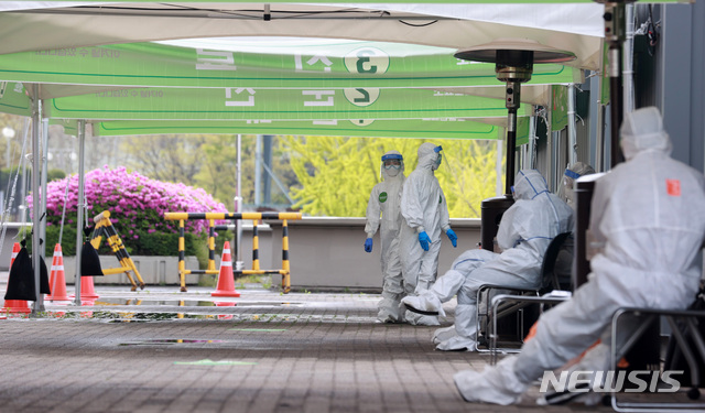 ▲ 서울 송파구 올림픽주경기장 인근에 마련된 드라이브 스루 선별진료소 ⓒ뉴시스