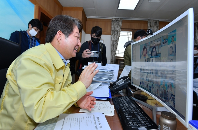 ▲ 21일 오후 4시 각계각층 인사 200명과 함께하는 코로나19 조기 극복과 조속한 경제회생을 위한 대책위원회는 민·관이 함께하는 상시방역체제로 전환을 추진한다.ⓒ대구시