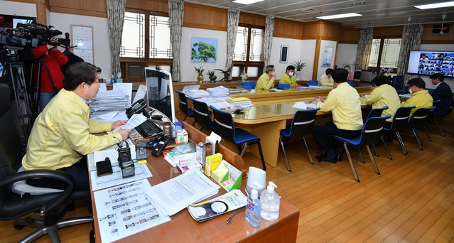 ▲ 권 시장은 “코로나19로부터 대구공동체를 지키고 경제위기를 새로운 도약의 기회로 만들기 위해 다같이 힘과 지혜를 모아나가자”고 말했다.ⓒ대구시