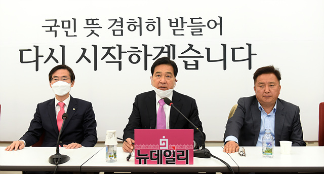 ▲ 심재철 미래통합당 대표권한대행이 22일 오전 국회에서 열린 최고위원회의에서 모두발언을 하고 있다. ⓒ박성원 기자