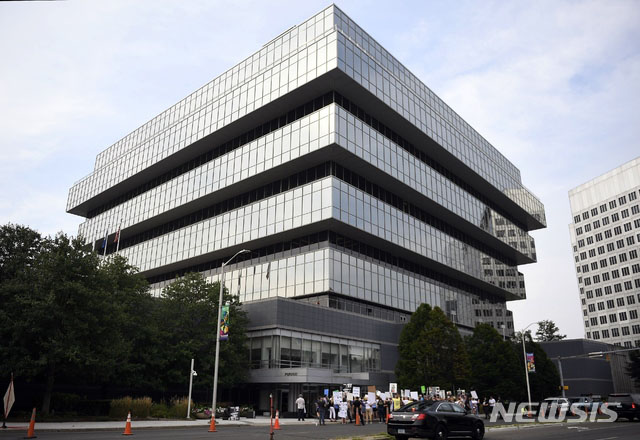 ▲ 약물남용 사건과 관련한 집단 소송에 시달리다 파산한 미국 퍼듀 제약. 파산 전 이 회사는 연간 30억 달러 이상의 매출을 올렸다. ⓒ뉴시스 AP. 무단전재 및 재배포 금지.