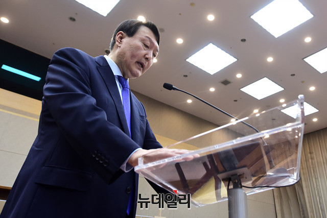 ▲ 윤석열(60) 검찰총장의 부인 김건희씨의 주가 조작 연관 의혹 보도와 관련해 경찰 내사 보고서를 유출한 혐의를 받는 경찰관 2명이 불구속 입건됐다. ⓒ박성원 기자