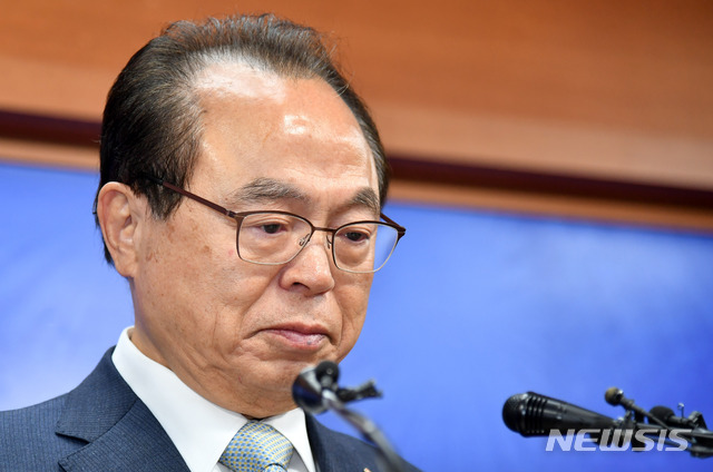 ▲ 오거돈 부산시장이 23일 오전 부산 연제구 부산시청 9층 기자회견장에서 사퇴 기자회견을 하고 있다. ⓒ뉴시스