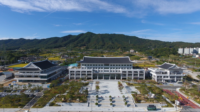 ▲ 예천군(군수 김학동)은 코로나19 확산 방지를 위해 관내 주소지를 두거나 직장대로 편성된 5년차 이상 민방위대원을 대상으로 사이버 교육을 실시하기로 했다.ⓒ예천군