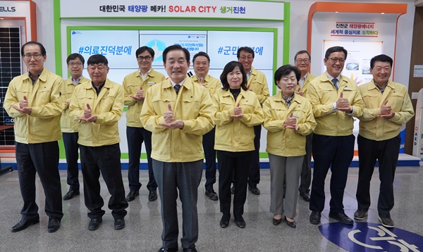 ▲ 송기섭 충북 진천군수가 24일 페이스북에 코로나19 최던선에서 고생하는 의료진을 향한 응원 메시지를 전달했다.ⓒ진천군