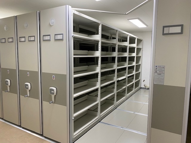 ▲ ‘공공기록물 관리에 관한 법’에서 규정하고 있는 기록관의 시설·환경 조성의 일환으로 이동식서가 구축했다.ⓒ포항시설관리공단