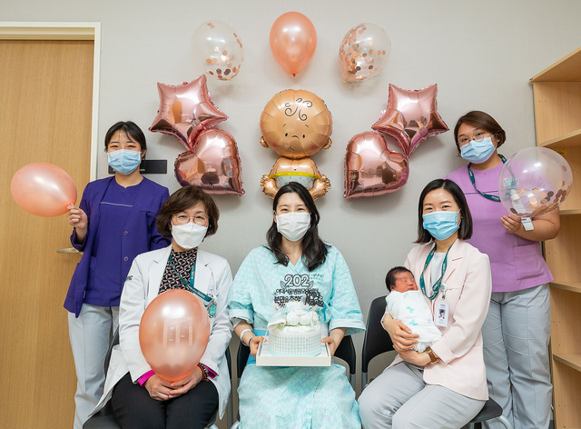▲ 이대서울병원 모아센터는 지난 23일 200번째 아기 출생 축하행사를 개최했다. ⓒ이대서울병원