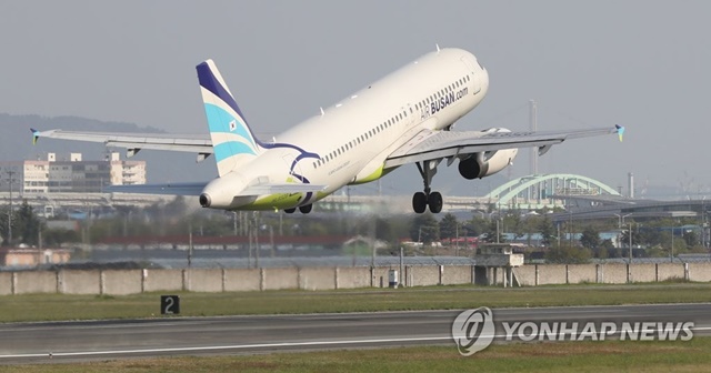 ▲ 최근 운항을 재개한 에어부산 항공기. ⓒ연합뉴스