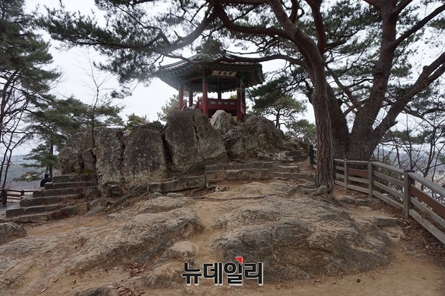 ▲ 충남 부여 삼천궁녀가 죽음으로 절개를 지킨 여인들을 기리기 위해 세워진 백화정(百花亭).ⓒ뉴데일리 충청본부 D/B