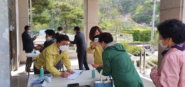 ▲ 영덕군은 종교시설 집회 및 다중이용시설을 주말을 맞아 현장점검을 실시했다.ⓒ영덕군
