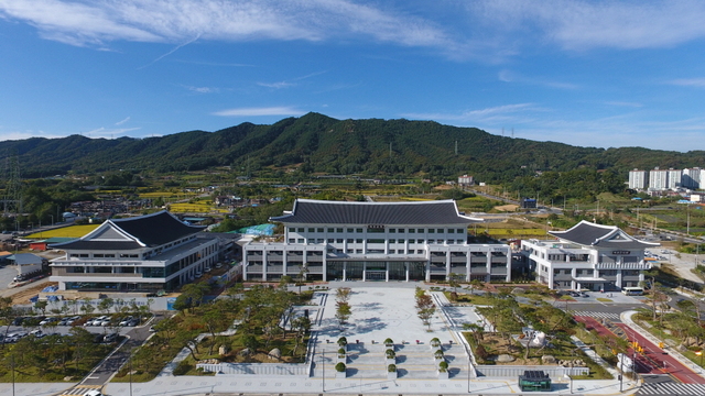 ▲ 예천군(군수 김학동)은 신재생에너지 확대보급을 통한 군민 에너지 복지 증진 및 예천읍 원도심 활성화를 위해 2021년 신재생에너지 융복합지원사업 공모대상지 신청을 받는다.ⓒ예천군