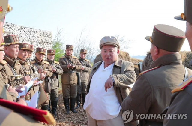 ▲ 인민군 현지지도 당시 김정은. ⓒ연합뉴스. 무단전재 및 재배포 금지.