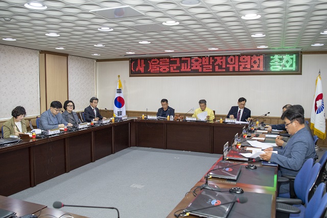 ▲ 울릉군 교육발전위원회는 이사 및 감사 등 회원 11명이 참석한 가운데 2020년 정기총회를 개최했다.ⓒ울릉군